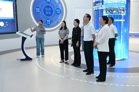 宜兴市人大常委会辅导一行参访尊龙集团股份