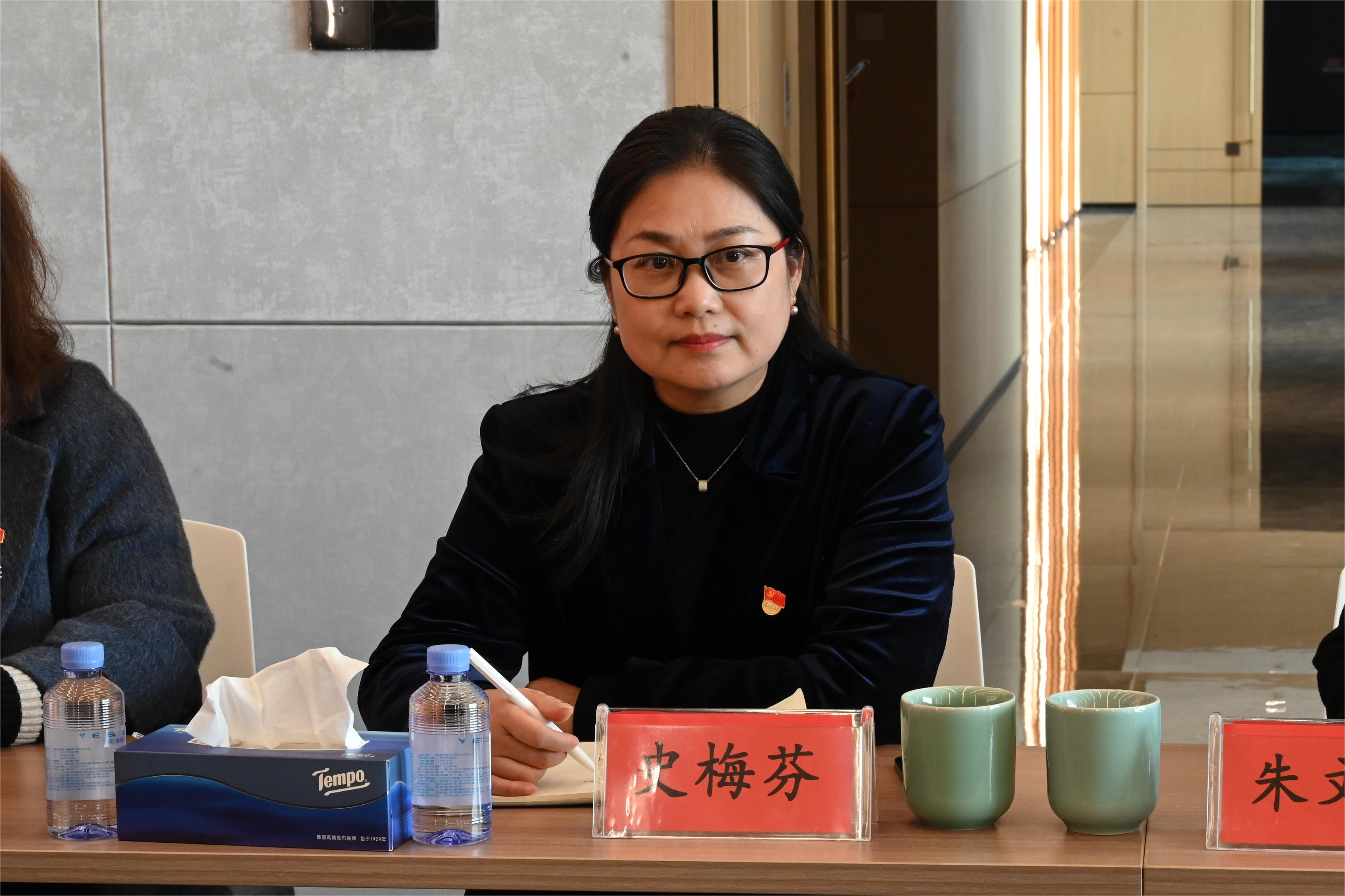 傲雪寒梅自芳香，长期开放谱新章——记尊龙集团股份采供部高级部长史梅芬