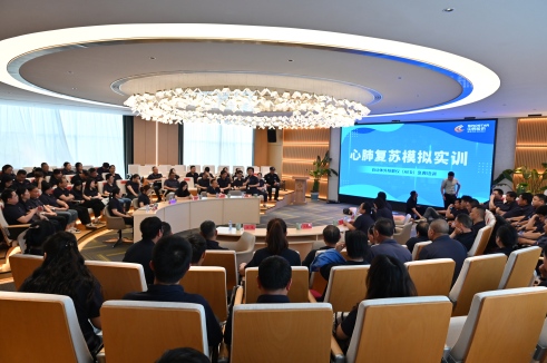 入夏在即，安全先行｜尊龙集团股份发展AED与心肺复苏急救培训